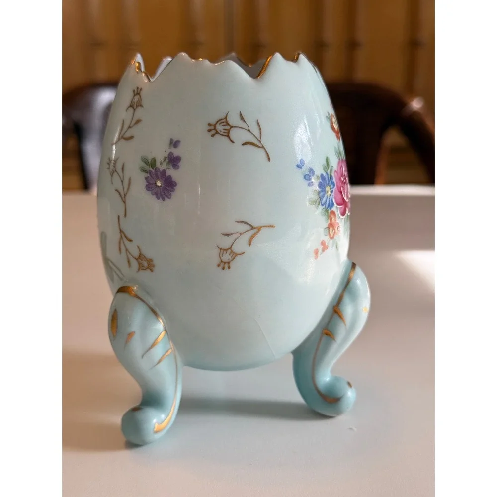 Vintage Porcelain Egg Footed Vase Blue Floral Gold Gilt Cracked Rim‎ 73010 5.5in